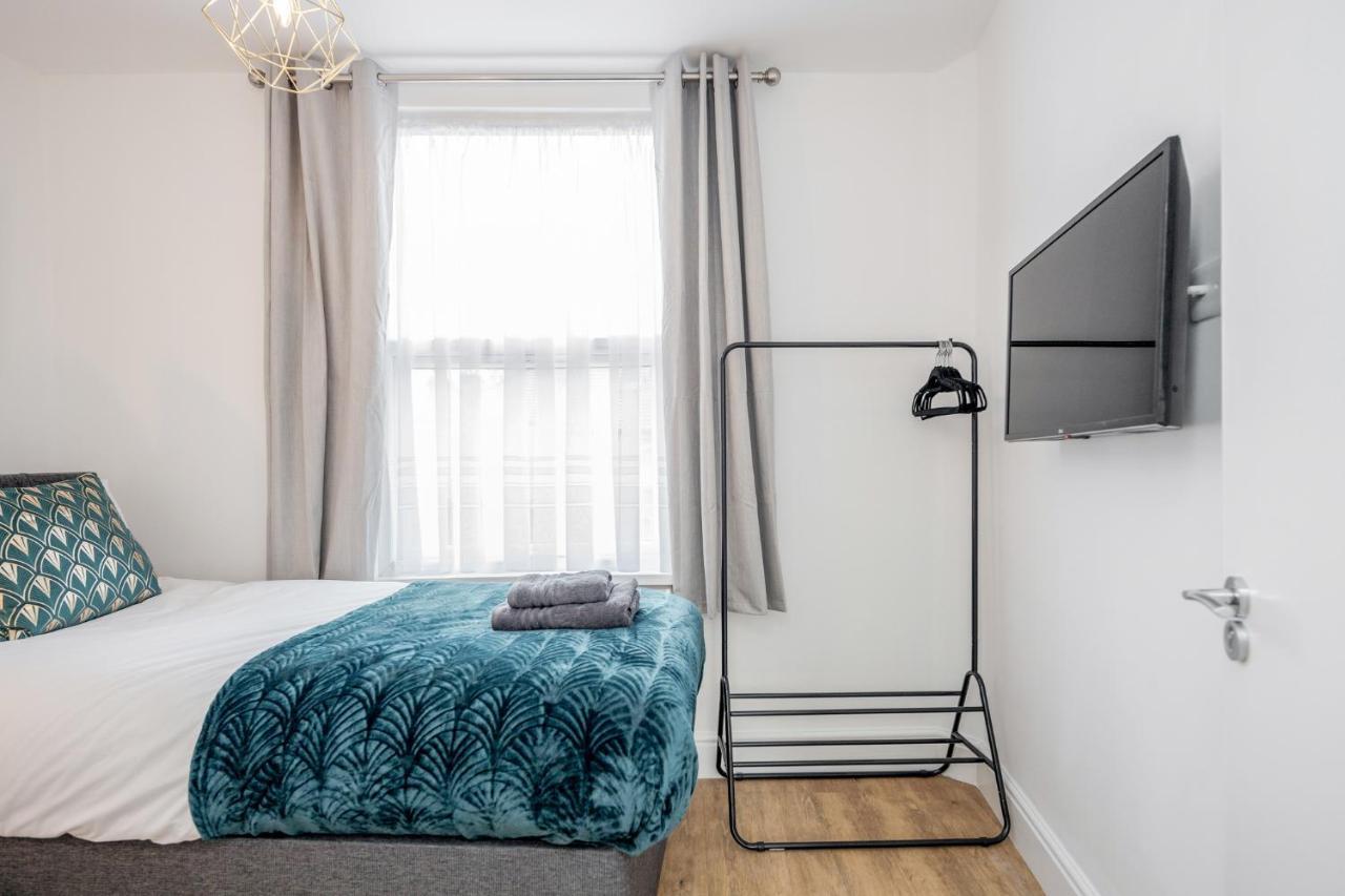 Modern Cosy London Flat By Damask Homes Ilford Bagian luar foto